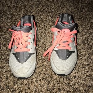 Child’s nike huarache tennis shoes